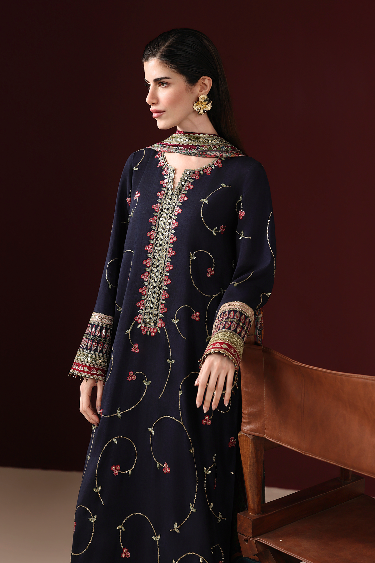 Jazmin UR-7087 embroidered raw silk suit at Raz Ruya