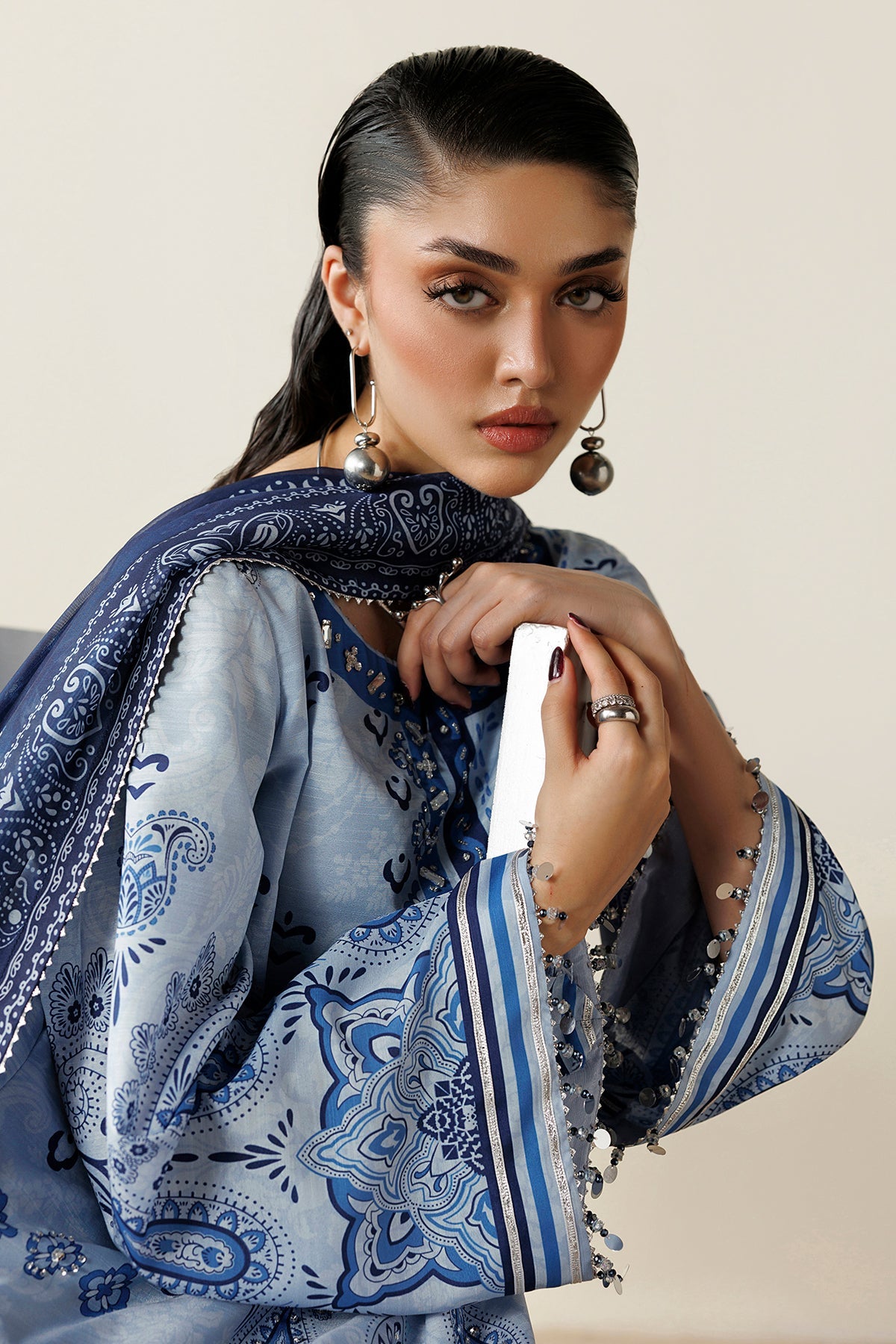 Jazmin OR26-D02 handwork raw silk suit at Raz Ruya