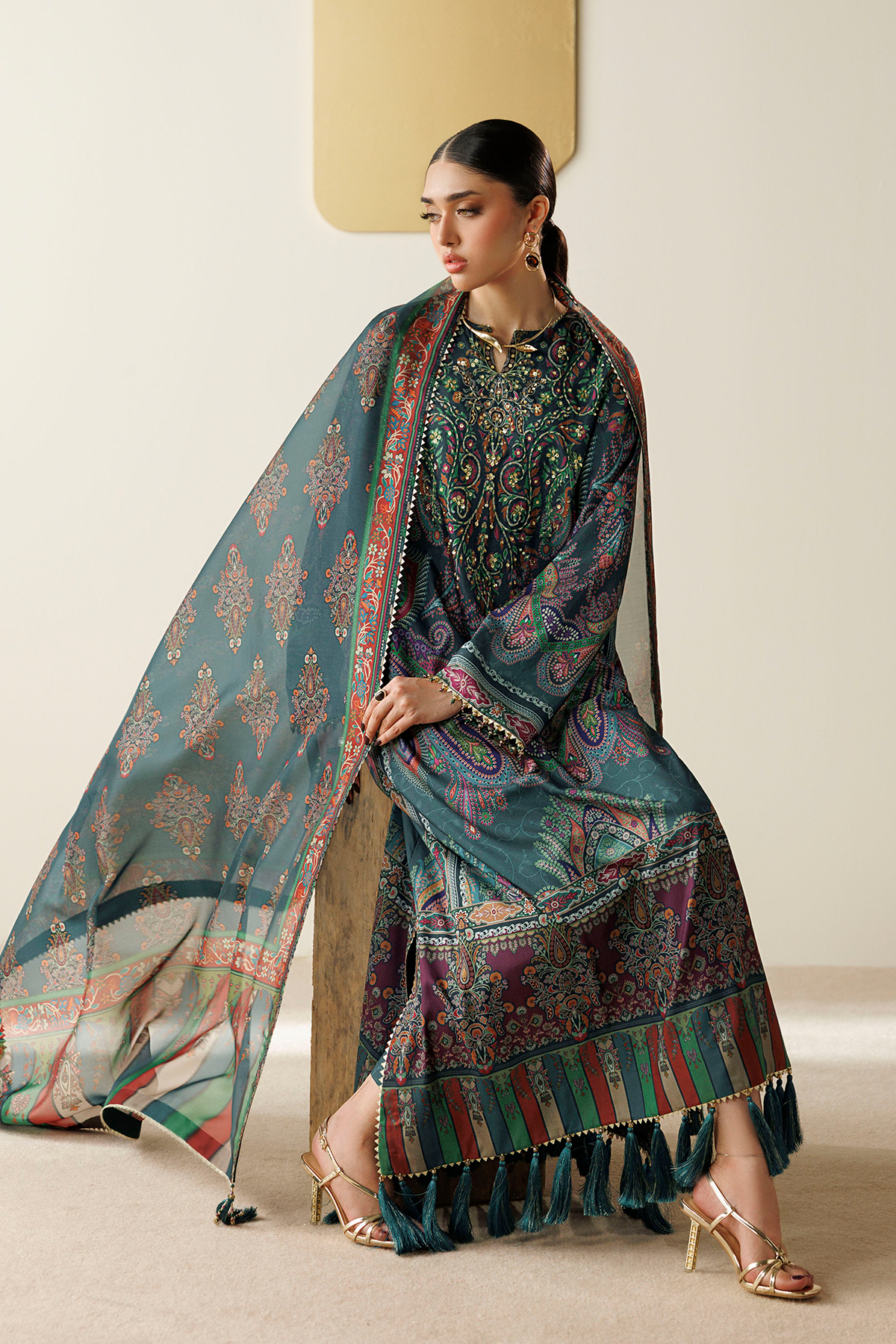 Jazmin OR26-D07 handwork silk suit at Raz Ruya
