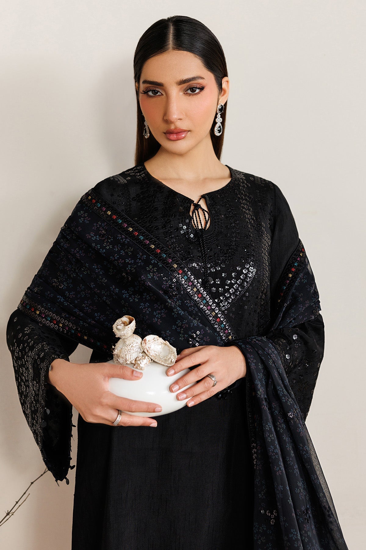 Jazmin UR-7081 embroidered raw silk suit at Raz Ruya