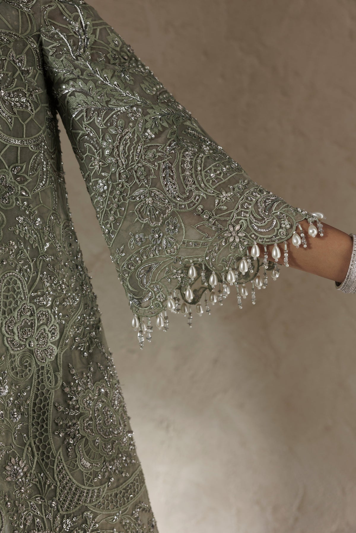 Akbar Aslam La Reina chalk border detail
