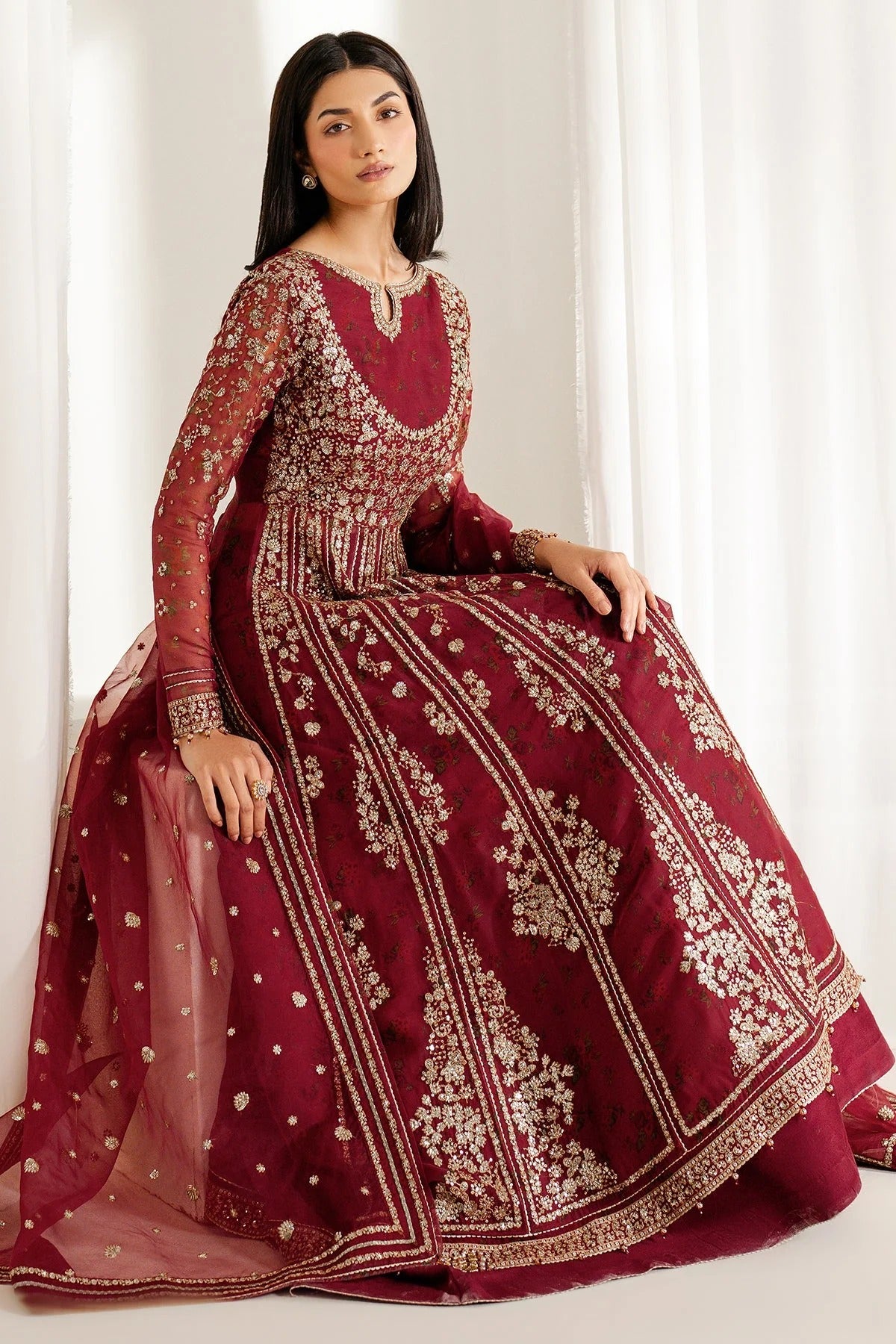 Embrace elegance with digital printed chiffon, organza dupatta, and rawsilk bottom. UC-3080 is perfect for formal events, festive wear, or special occasions.