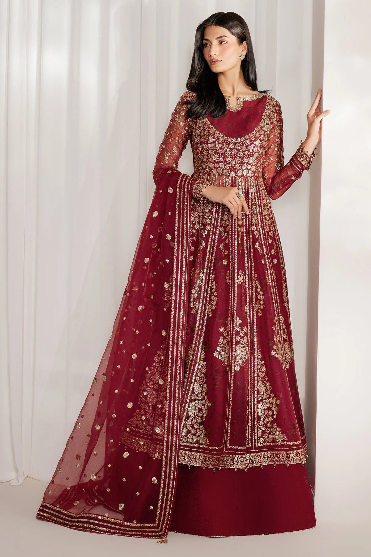 Embrace elegance with digital printed chiffon, organza dupatta, and rawsilk bottom. UC-3080 is perfect for formal events, festive wear, or special occasions.
