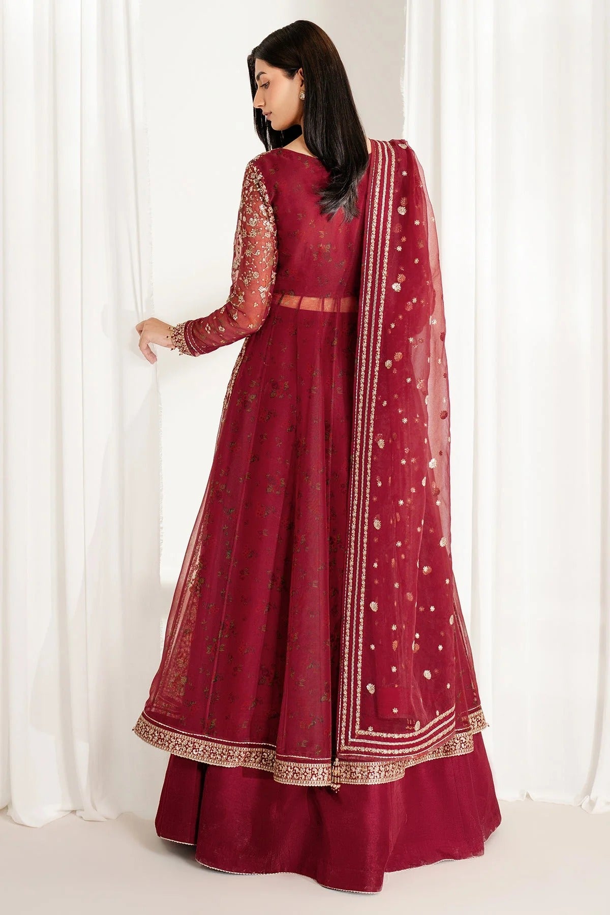 Embrace elegance with digital printed chiffon, organza dupatta, and rawsilk bottom. UC-3080 is perfect for formal events, festive wear, or special occasions.