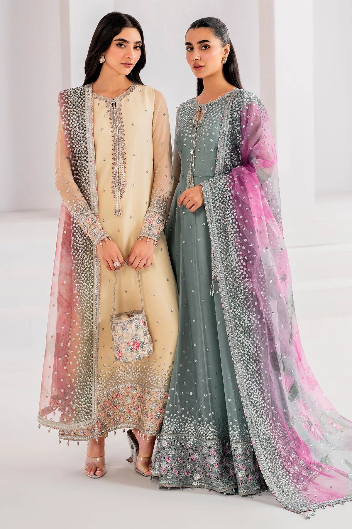 UC-3062 blends embroidered chiffon with digital prints, organza dupatta, and rawsilk trouser—crafted for elegance and perfect for formal occasions.