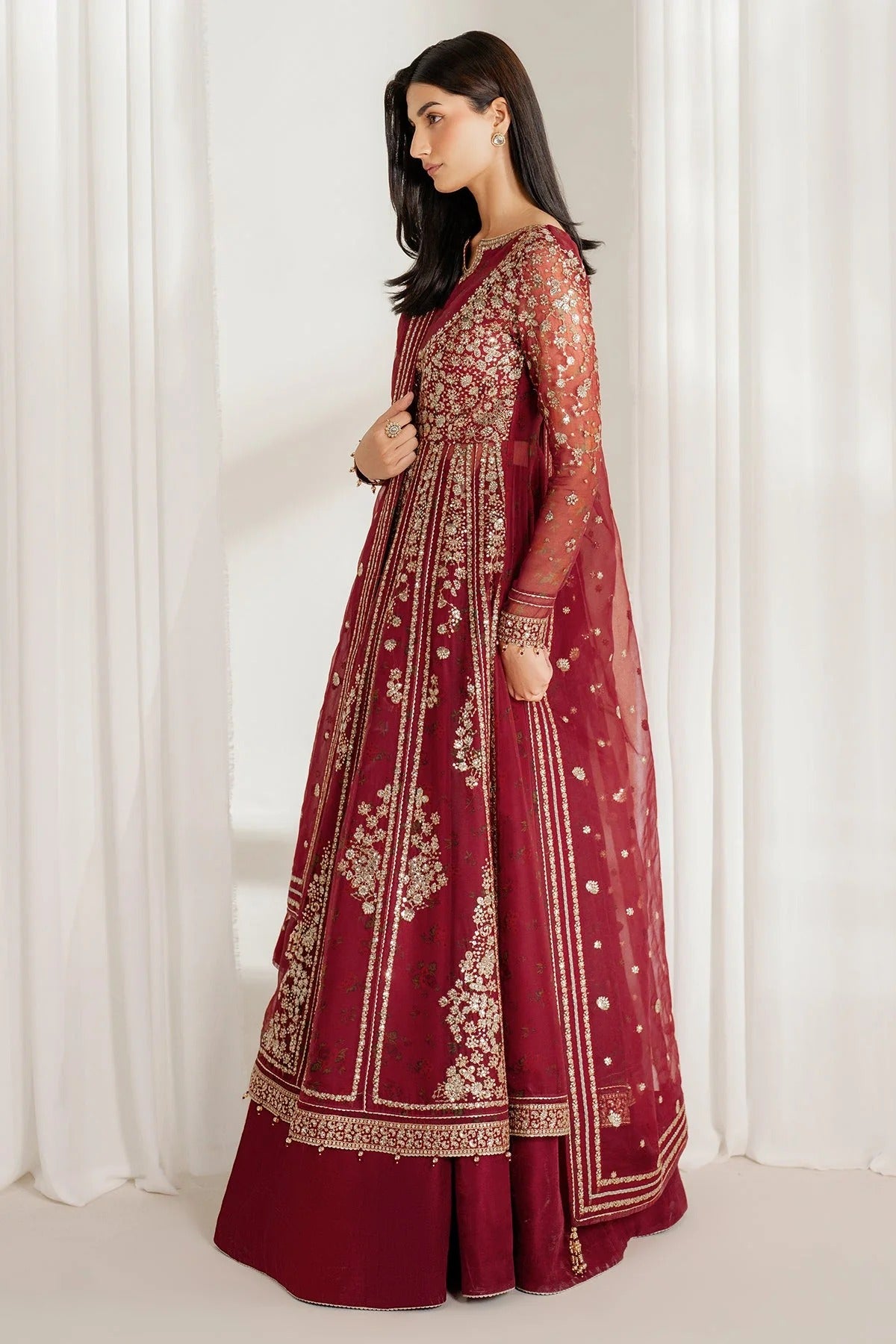 Embrace elegance with digital printed chiffon, organza dupatta, and rawsilk bottom. UC-3080 is perfect for formal events, festive wear, or special occasions.