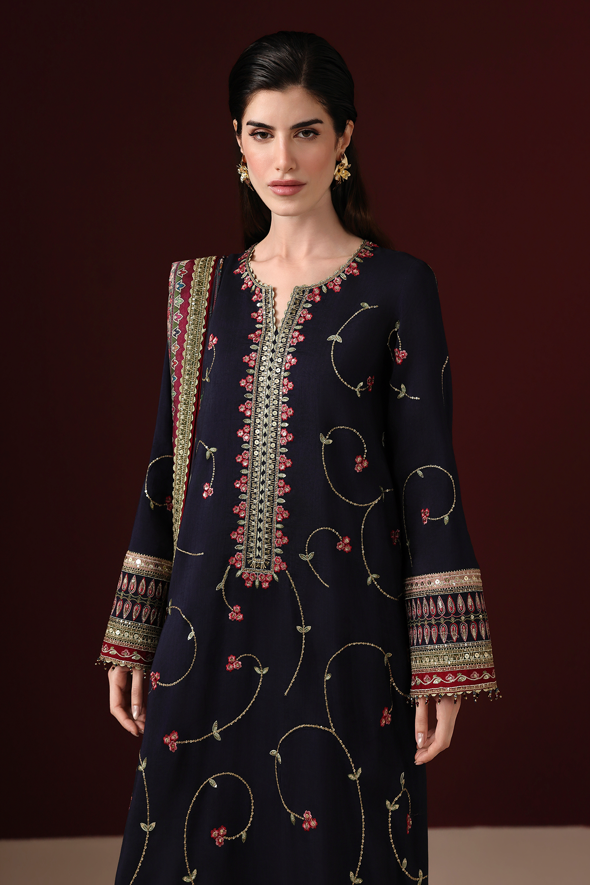 Jazmin UR-7087 embroidered front and sleeves detail