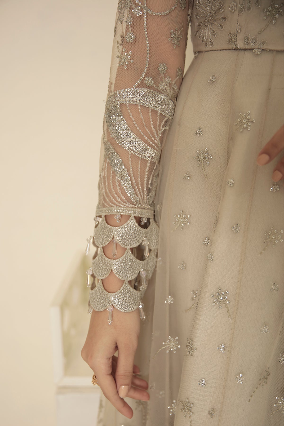 EMBROIDERED NET UN-4001