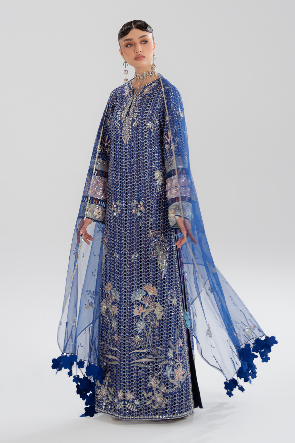 Soraya Évara deep blue double-layered silk outfit – Silk Edit'26
