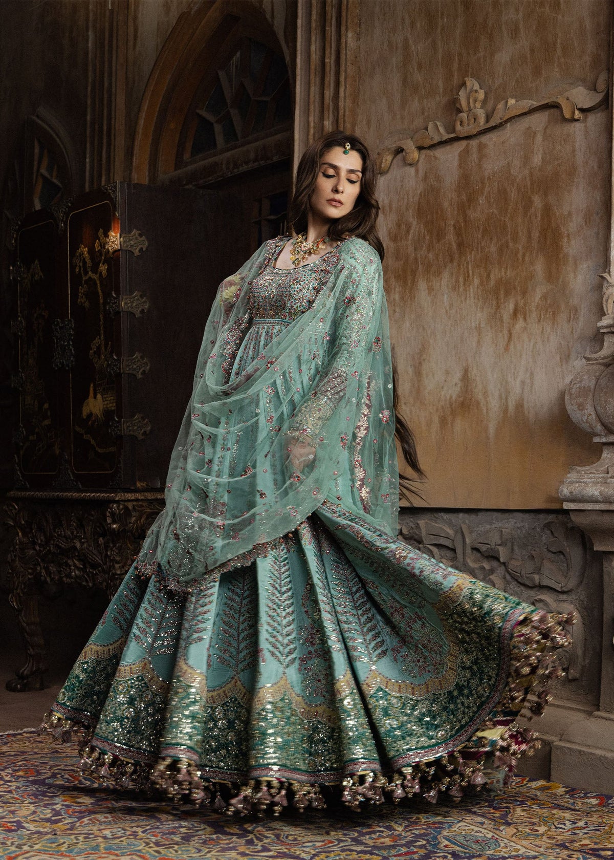 Hussain Rehar Zeenat embroidered net dupatta detail