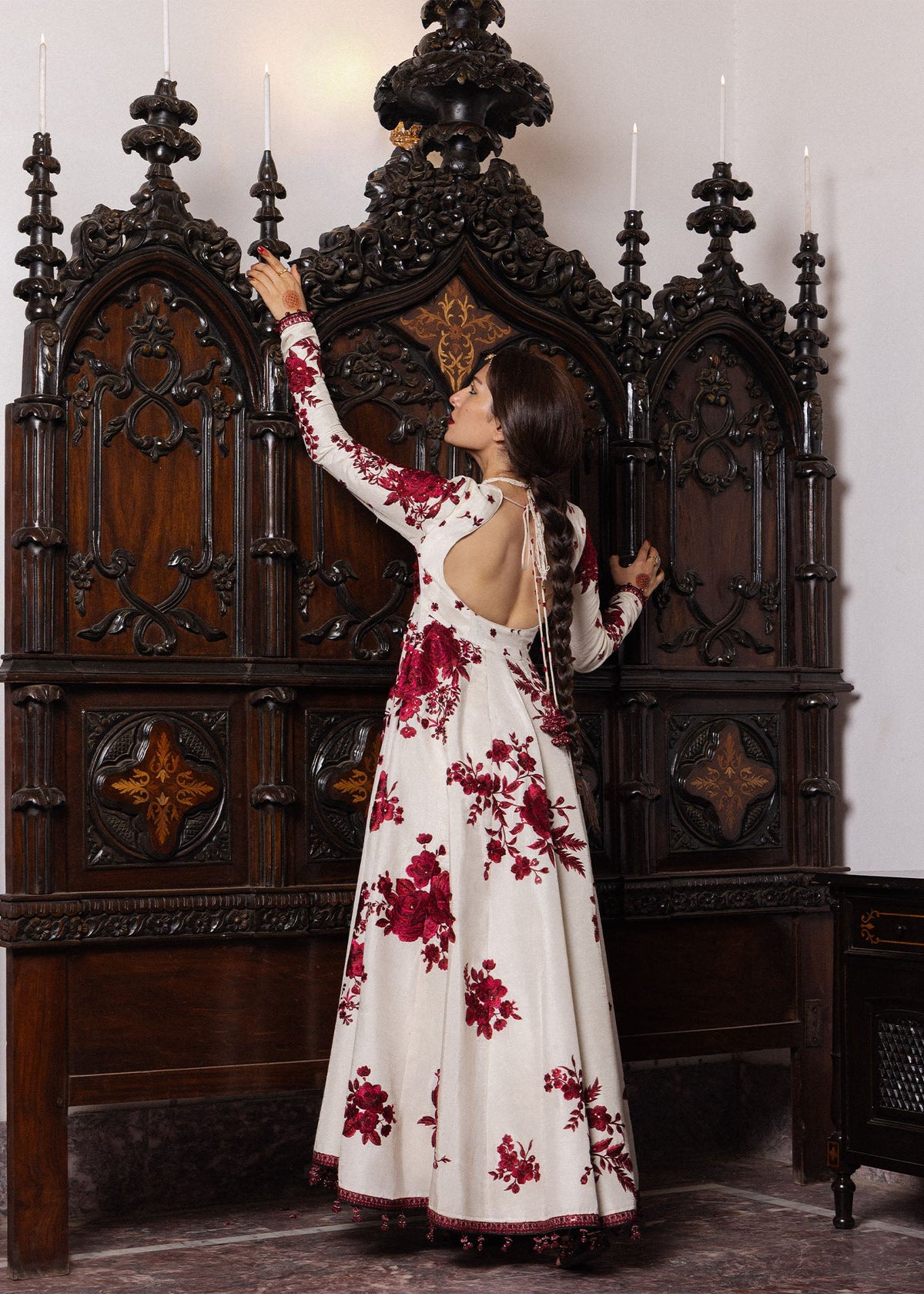 Hussain Rehar Gulnar black gold-bordered dupatta detail