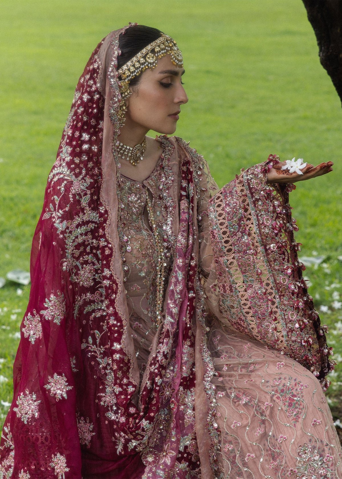 Hussain Rehar Gulrukh maroon-pink embroidered dupatta border