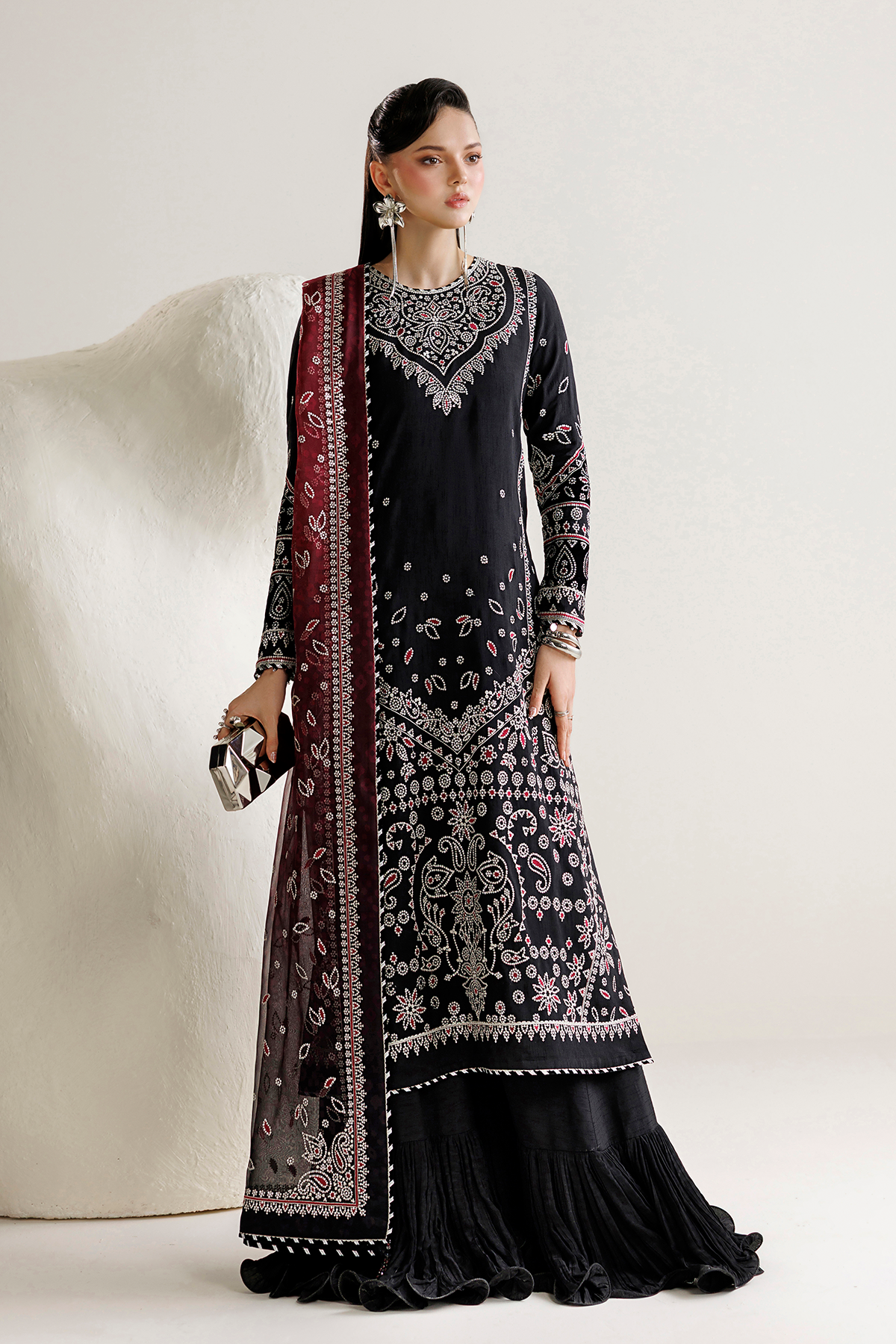Jazmin UR-7091 sleeves with velvet appliqué