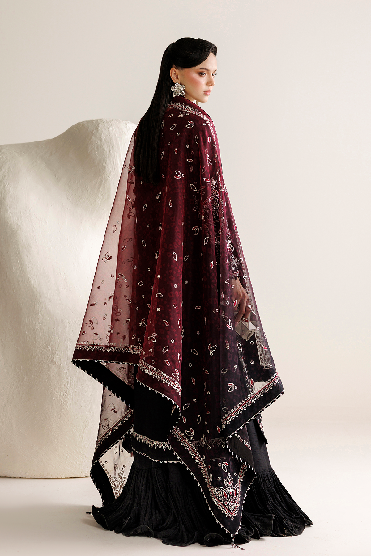 Jazmin UR-7091 embroidered front and borders