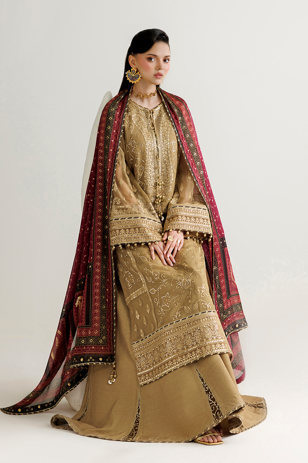 Jazmin UC-3136 embroidered front and back borders