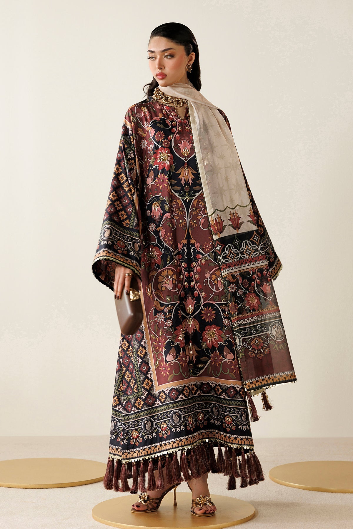Jazmin OR26-D03 printed sleeves detail