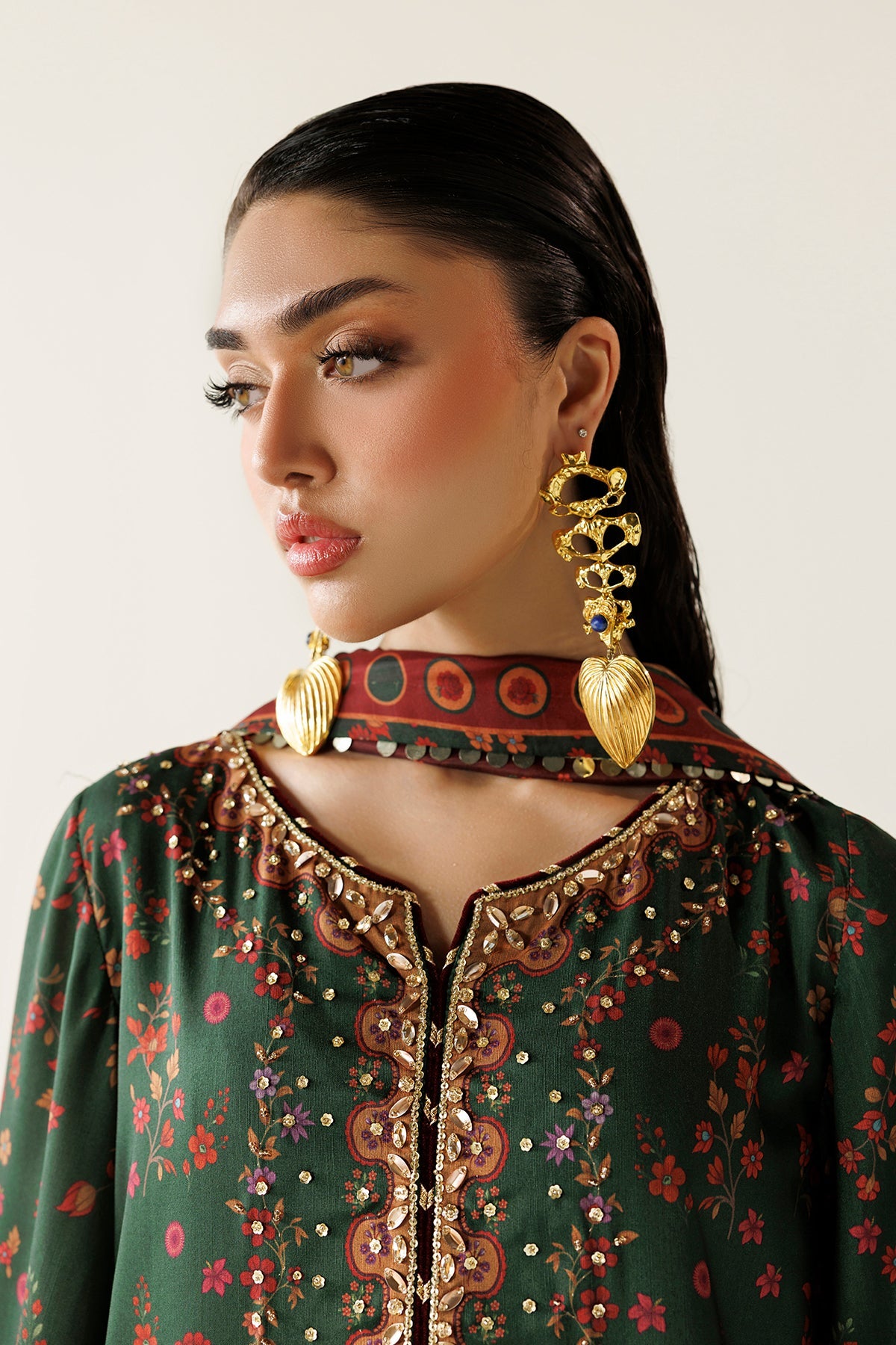 Jazmin OR26-D01 hand embellished front detail