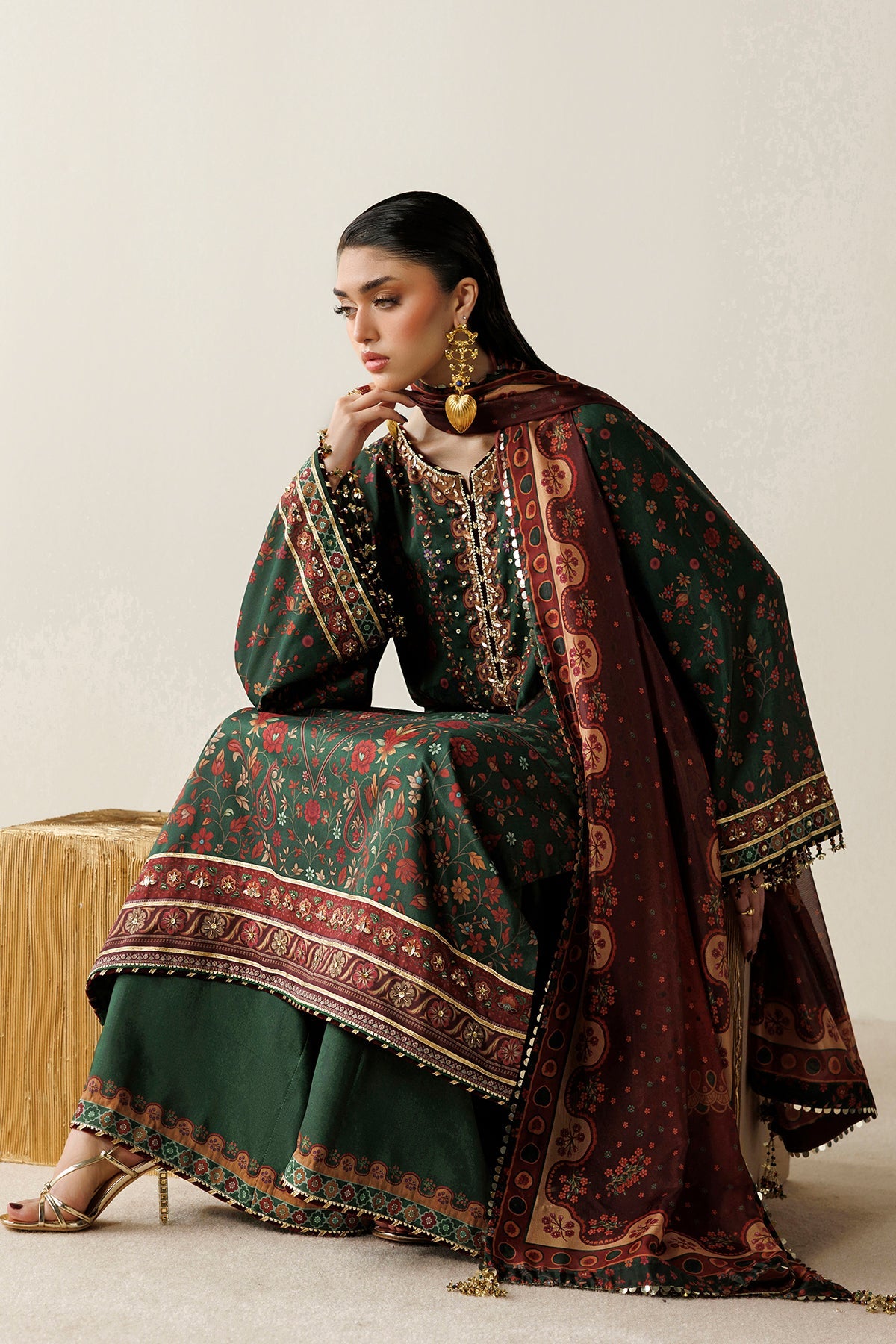 Jazmin OR26-D01 handwork raw silk suit at Raz Ruya