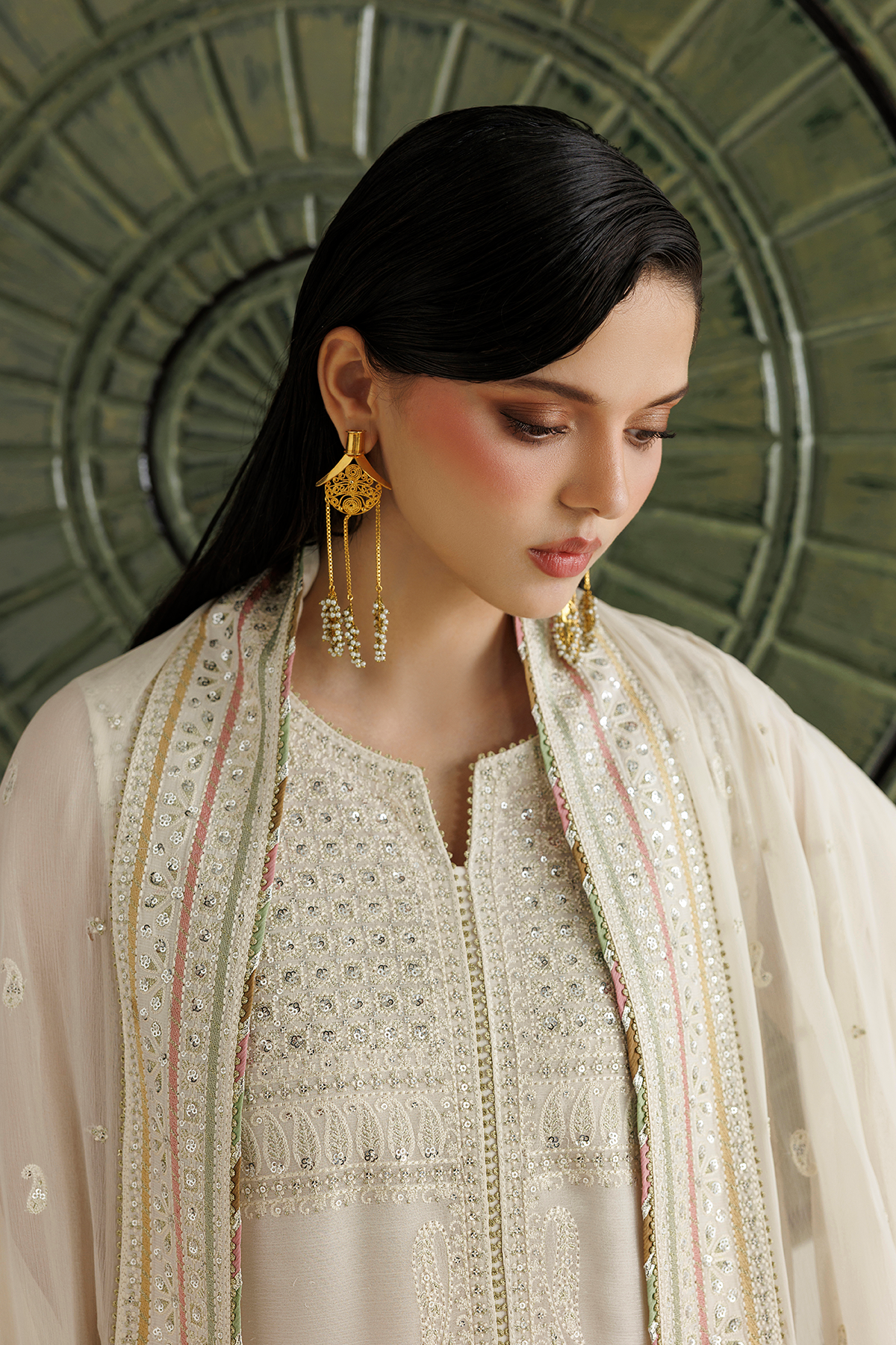 Jazmin UC-3135 embroidered front and back border