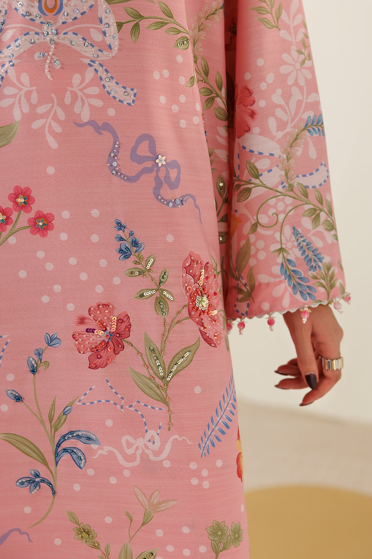 Jazmin OR26-D04 printed sleeves detail