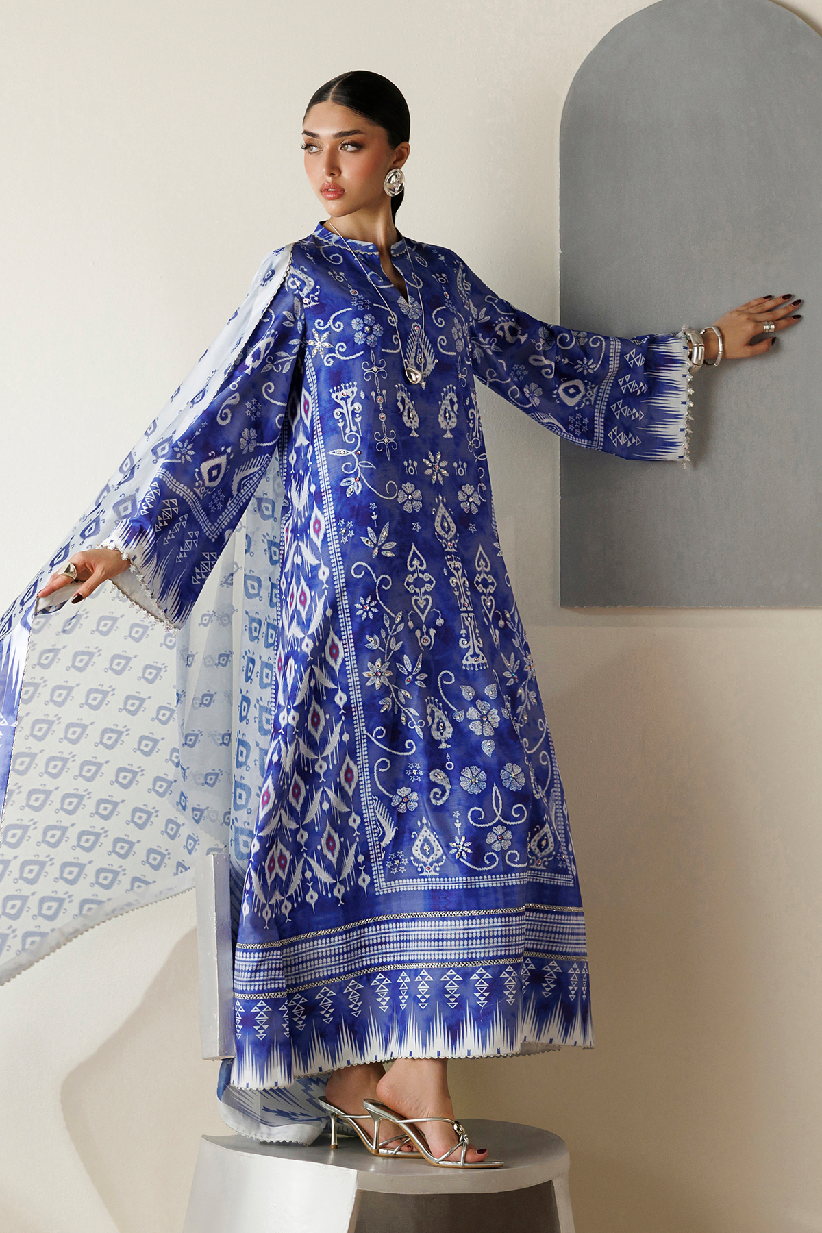 Jazmin OR26-D09 printed sleeves detail