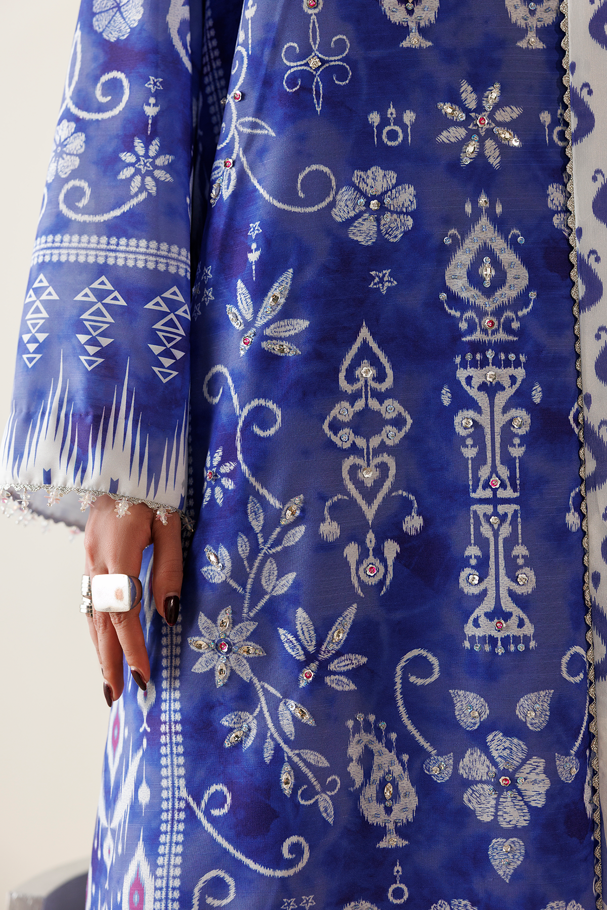 Jazmin OR26-D09 hand embellishment close-up