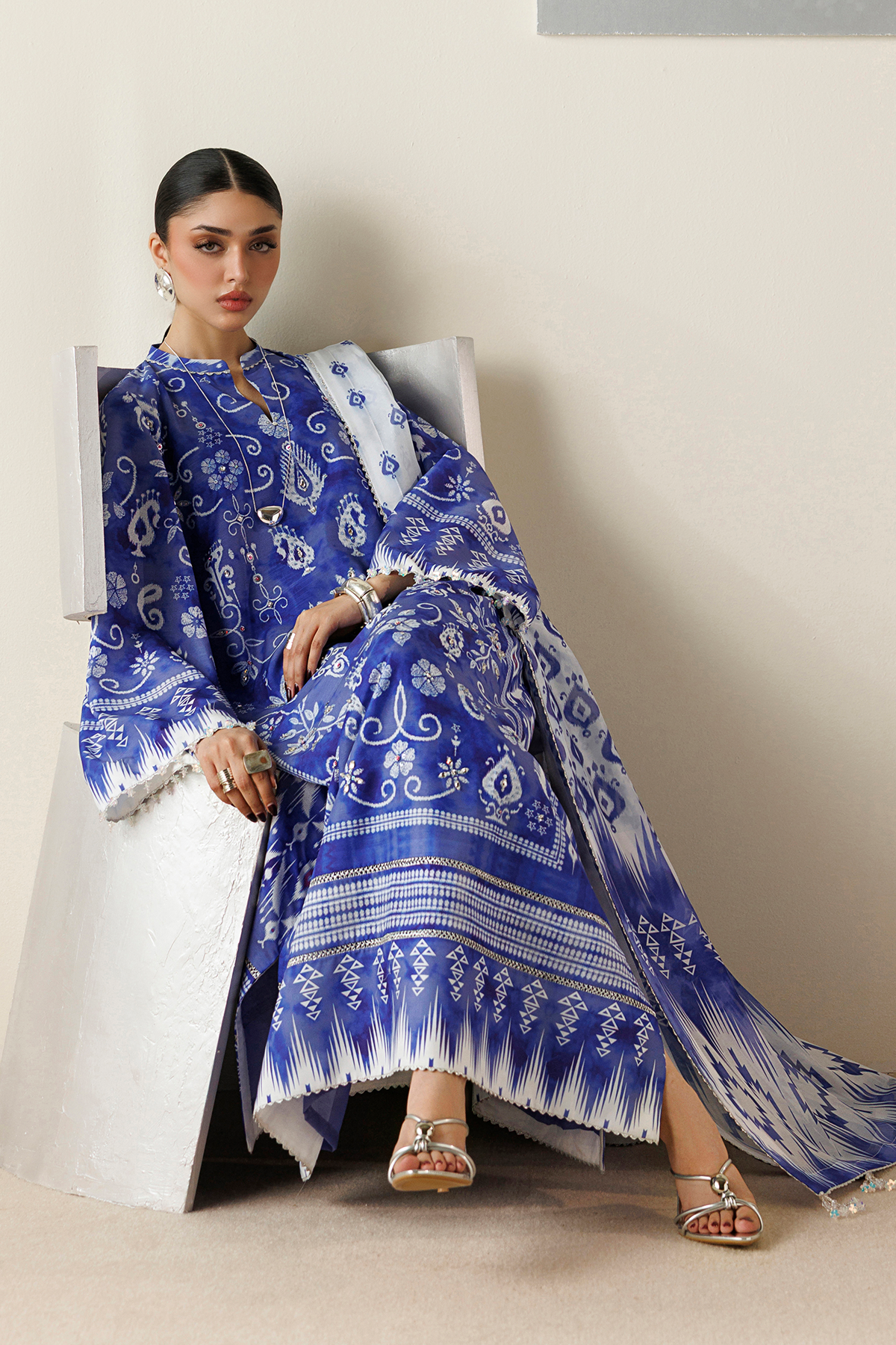 Jazmin OR26-D09 handwork raw silk suit at Raz Ruya