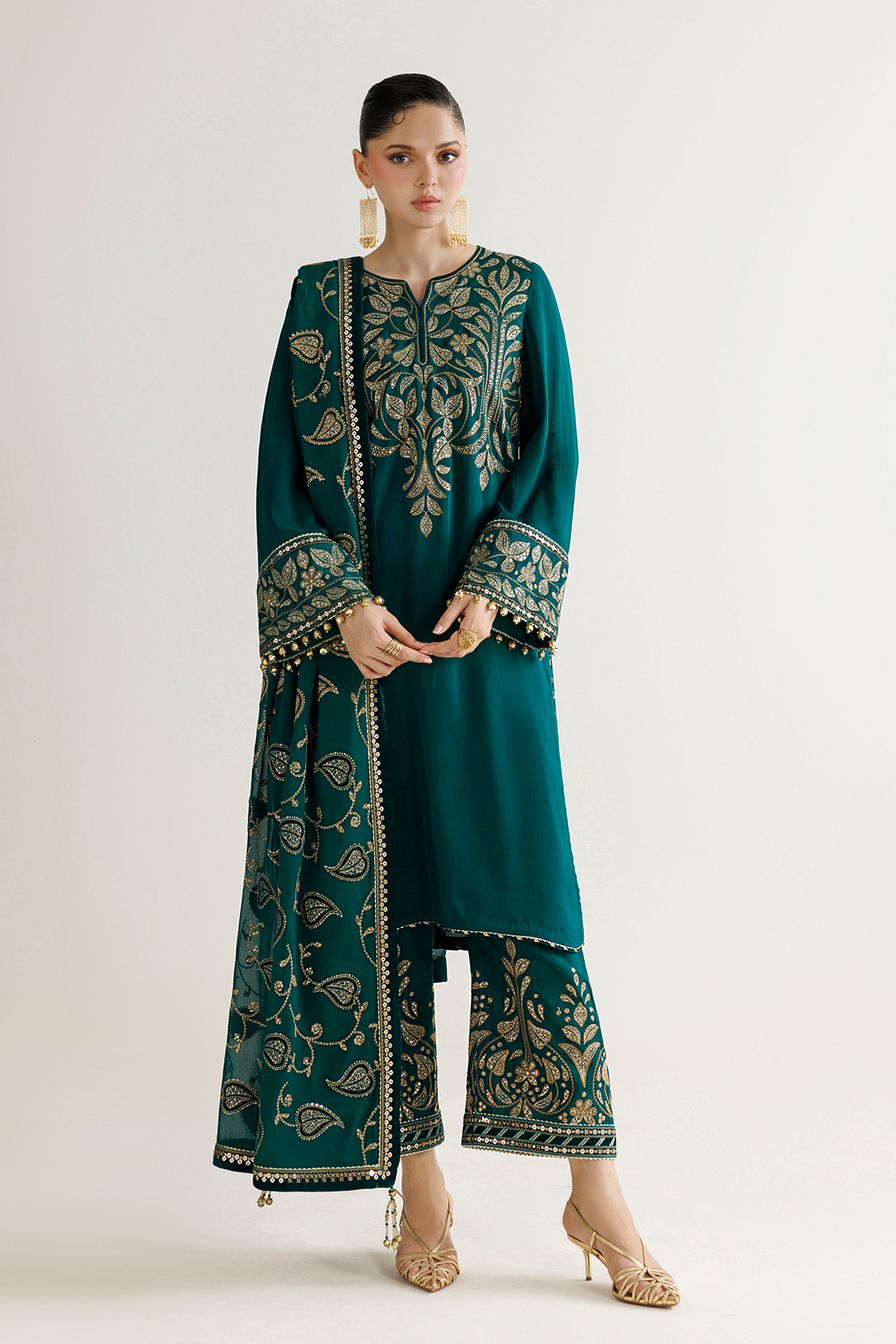 Jazmin UR-7092 embroidered raw silk front detail
