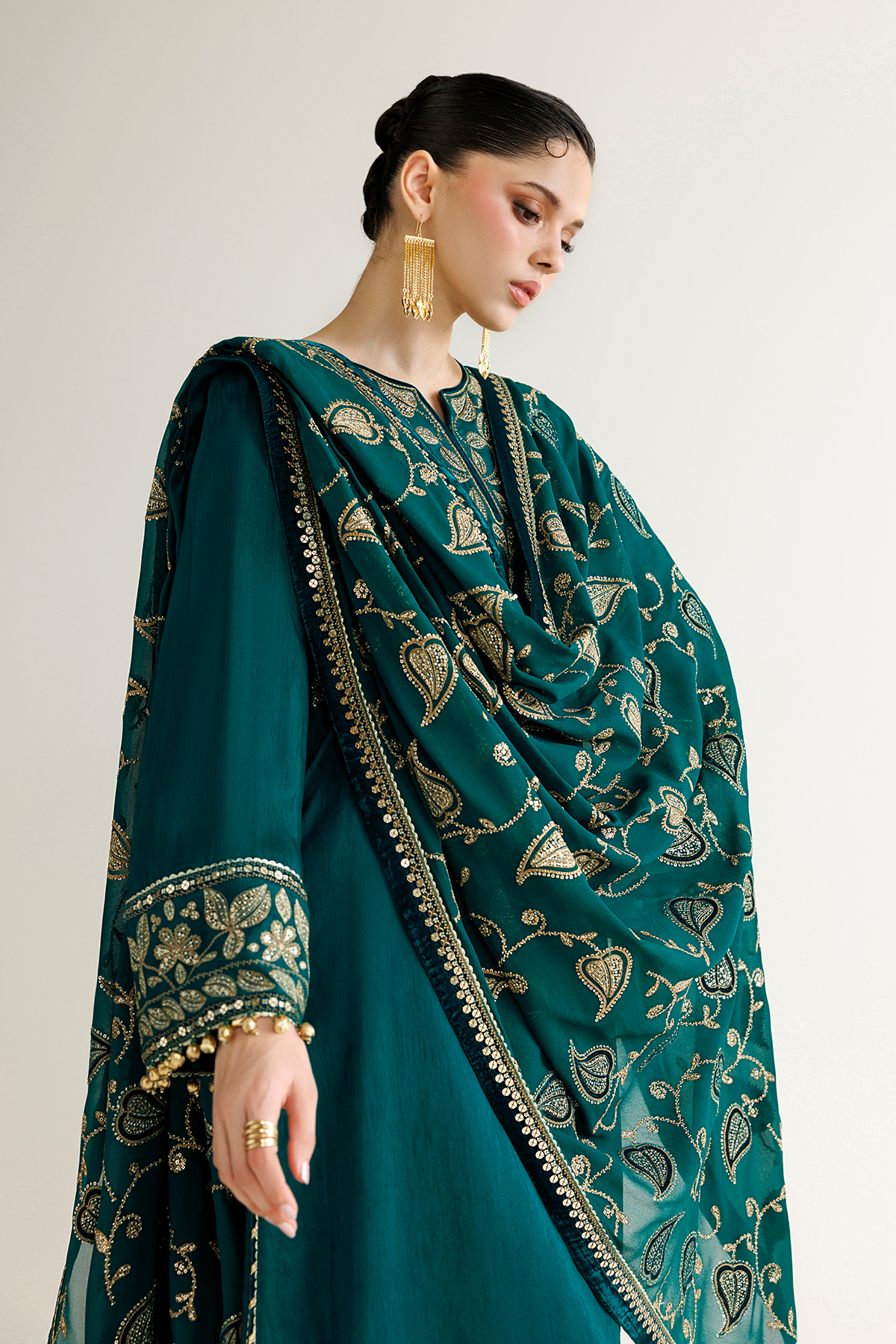 Jazmin UR-7092 embroidered sleeve border and hem