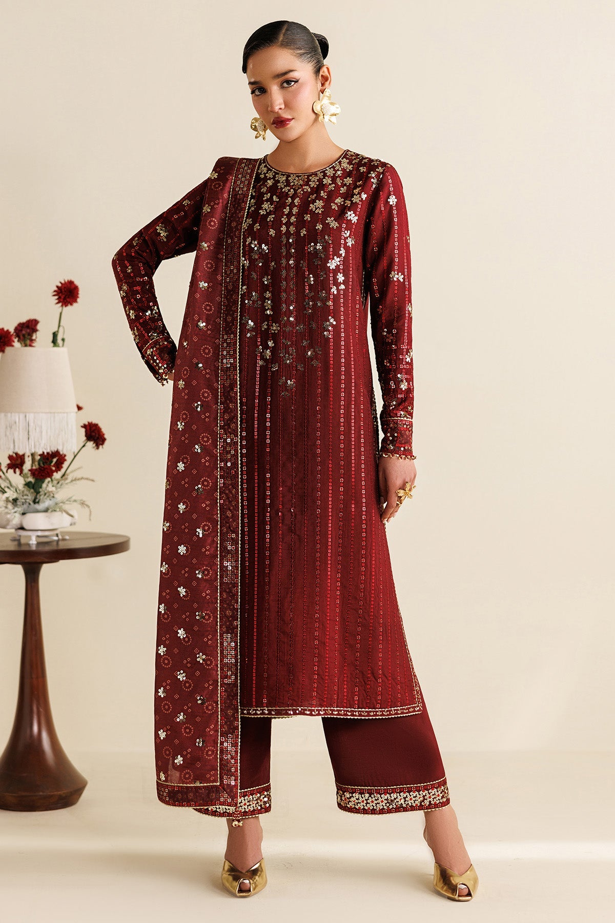 Jazmin UR-7070 embroidered front and sleeves detail