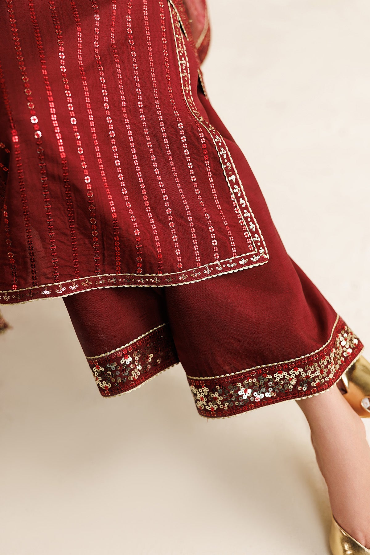 Jazmin UR-7070 embroidered raw silk suit at Raz Ruya