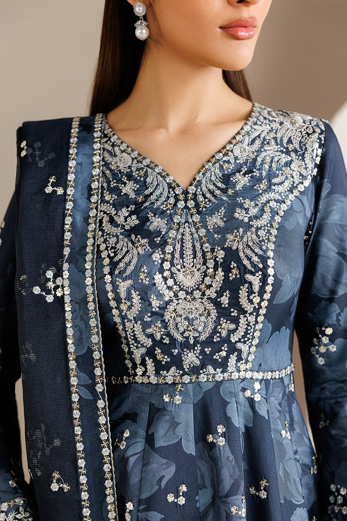 Jazmin UR-7086 embroidered printed front yoke detail