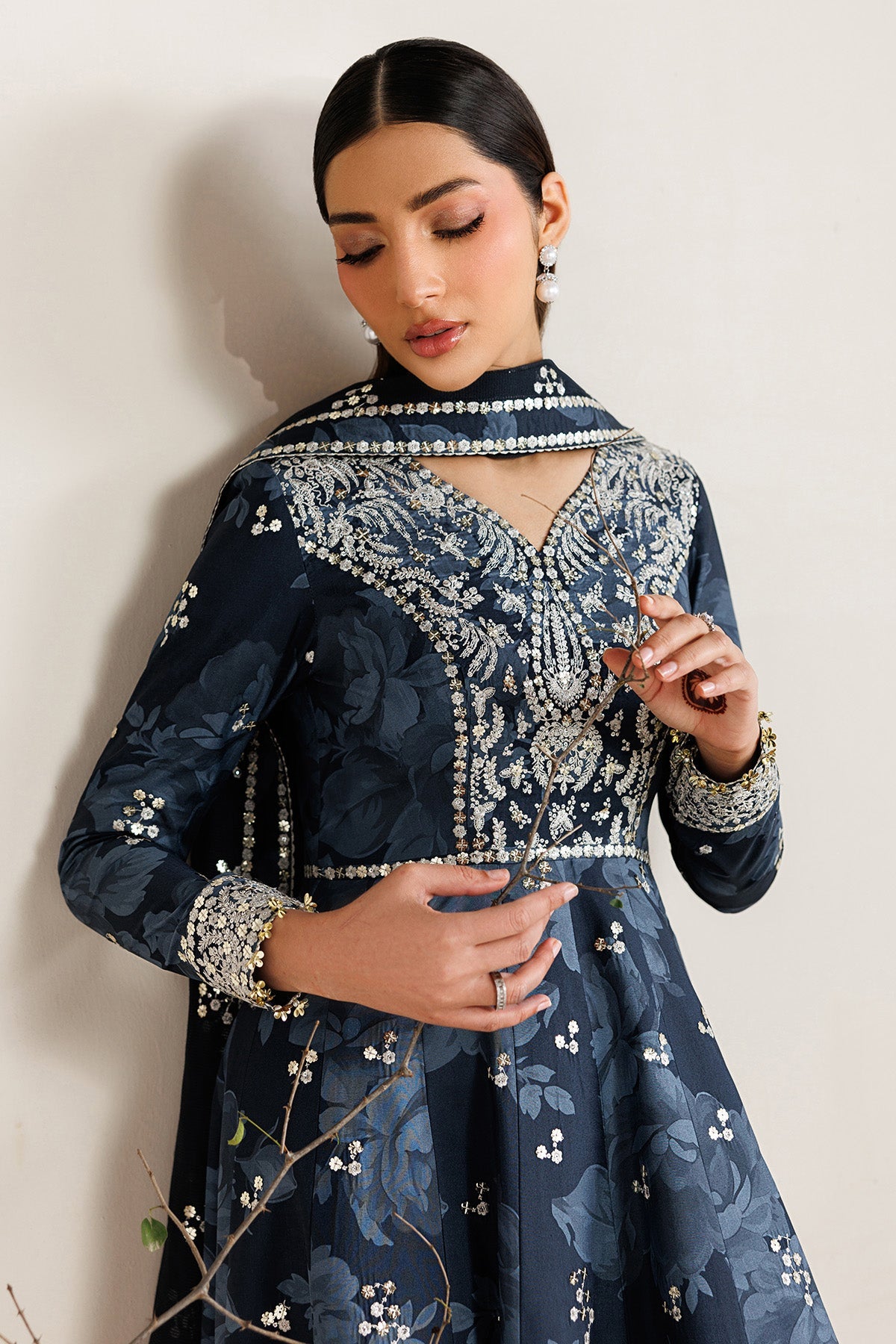 Jazmin UR-7086 Pakistani formal wear for weddings and events
