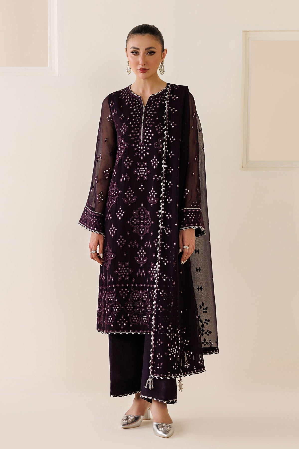 Jazmin UC-3123 embroidered front and sleeves detail