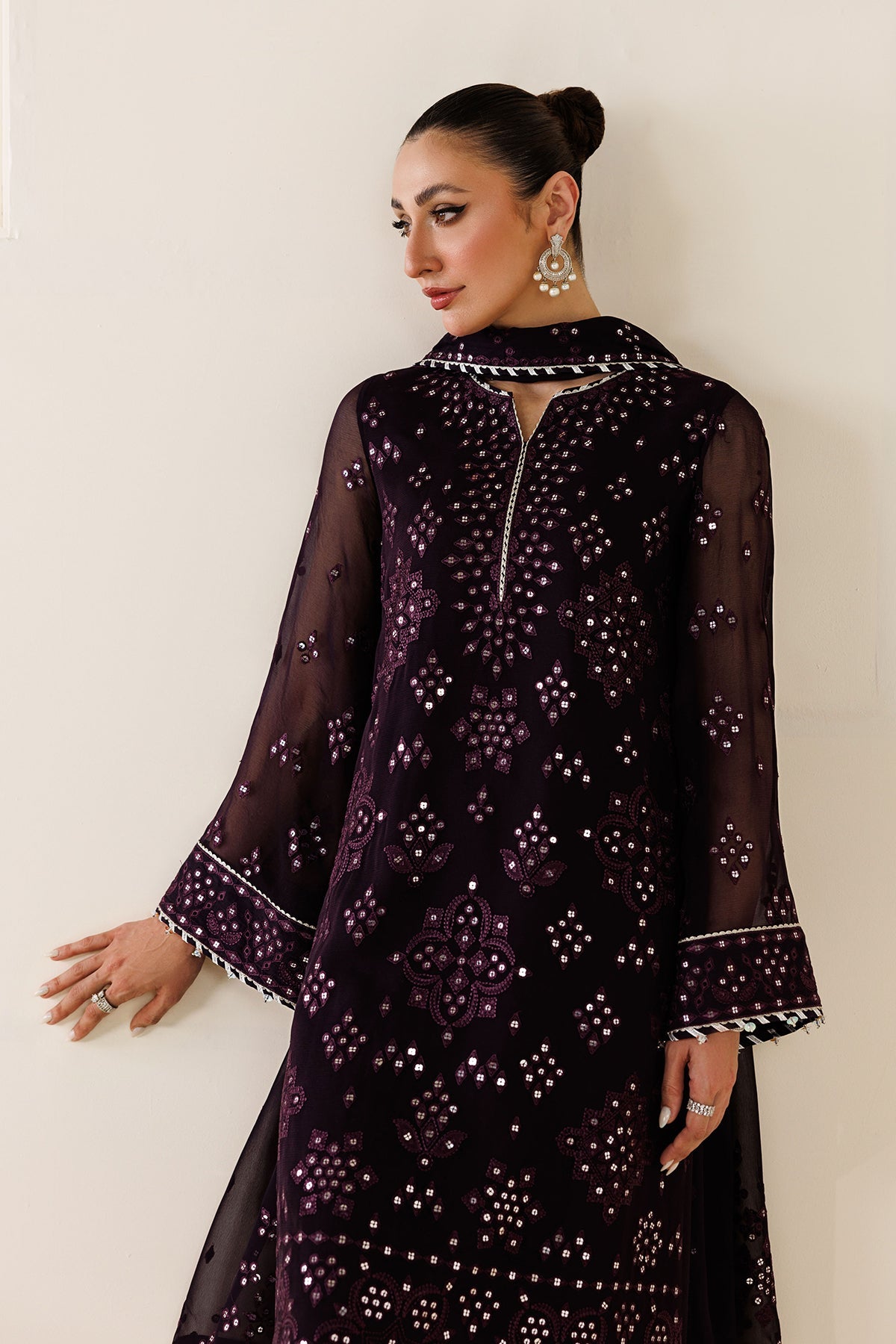 Jazmin UC-3123 embroidered sleeve border