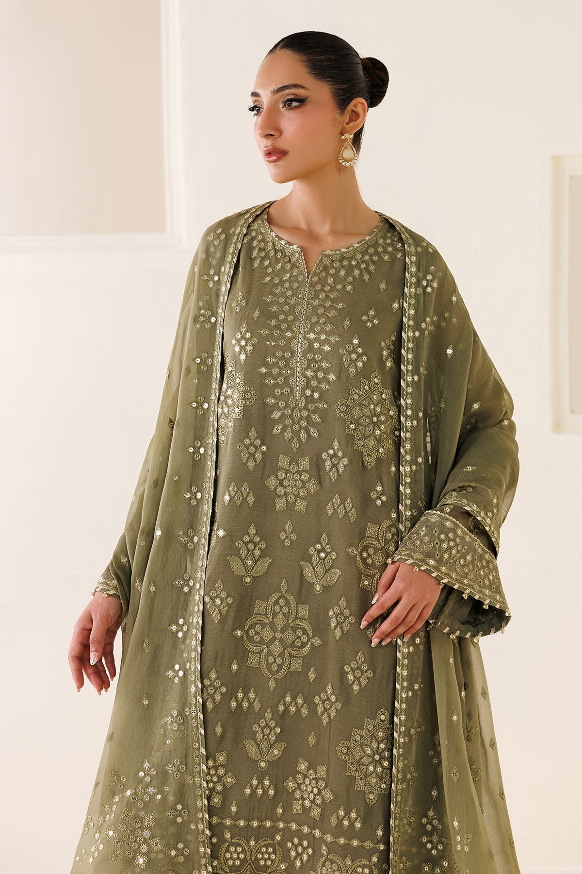 Jazmin UC-3122 embroidered chiffon Pakistani formal suit