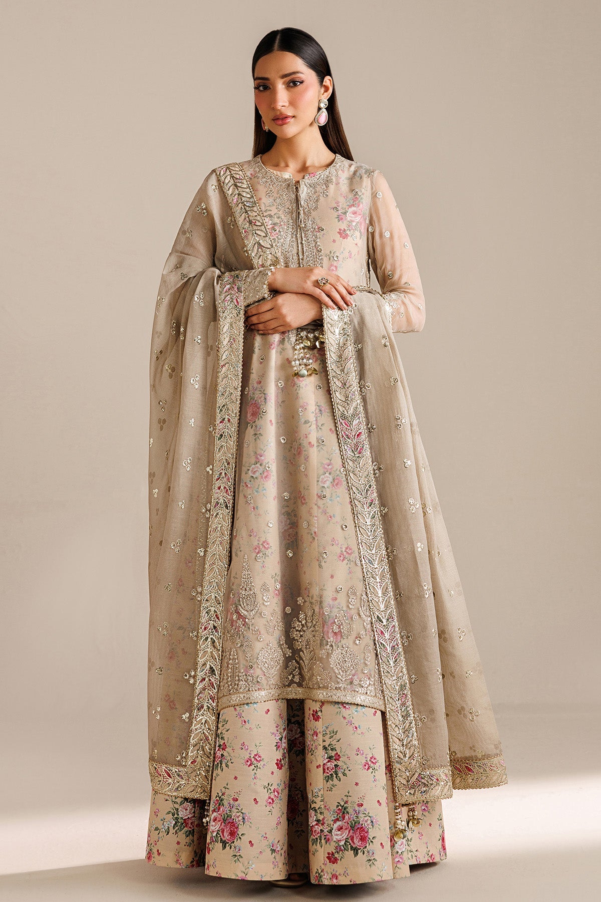 Jazmin UC-3117 embroidered borders detail