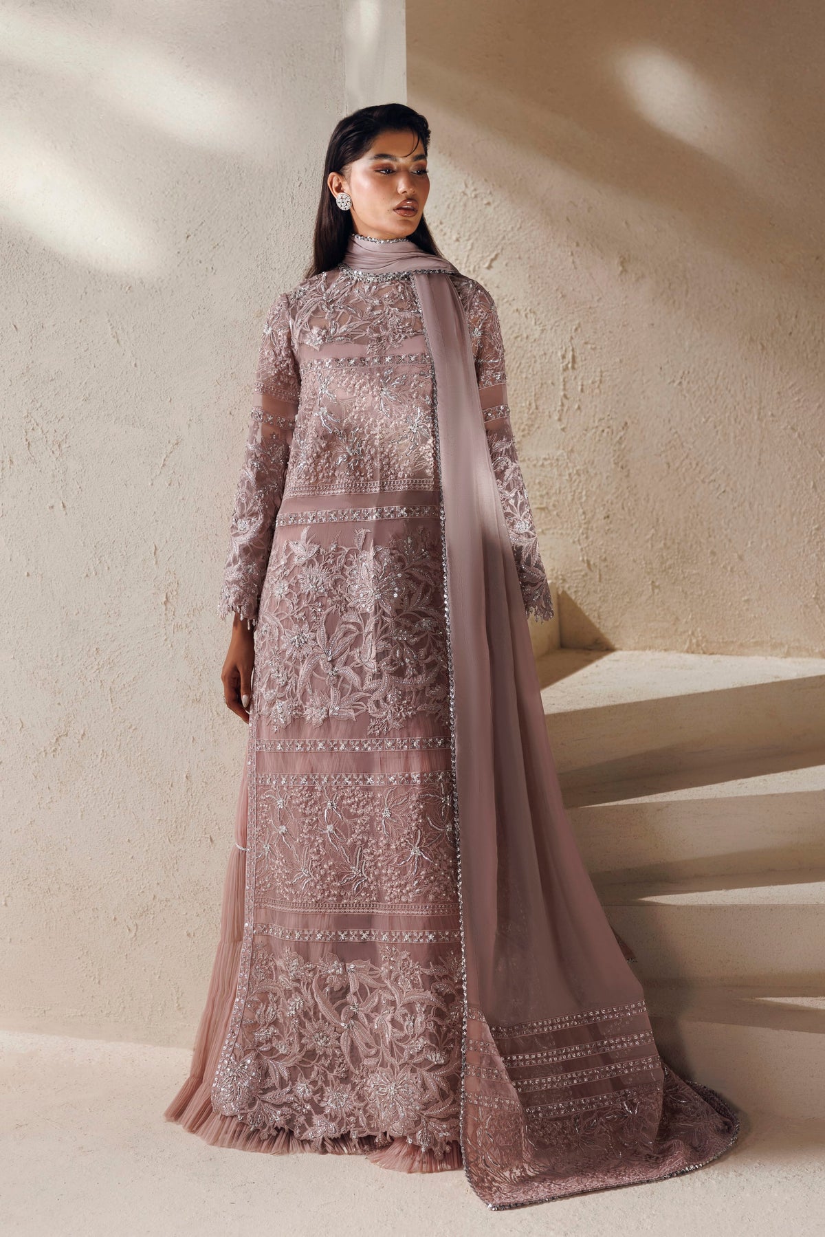 Lueur by Akbar Aslam – Pakistani wedding guest outfit