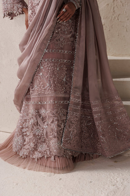 Akbar Aslam Lueur floral embellishment close-up