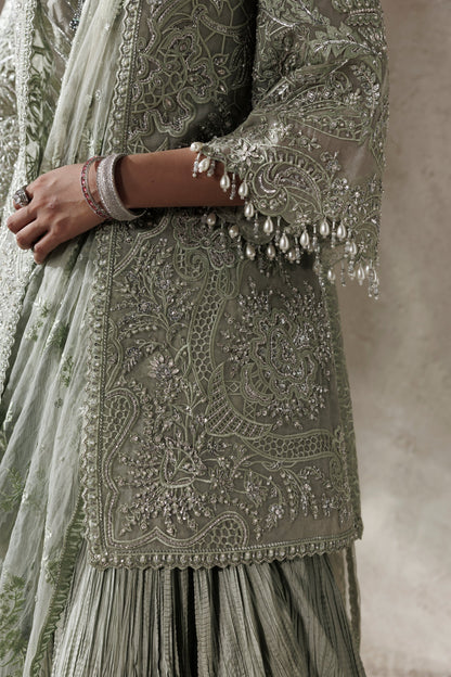 Akbar Aslam La Reina under-jacket embroidery detail