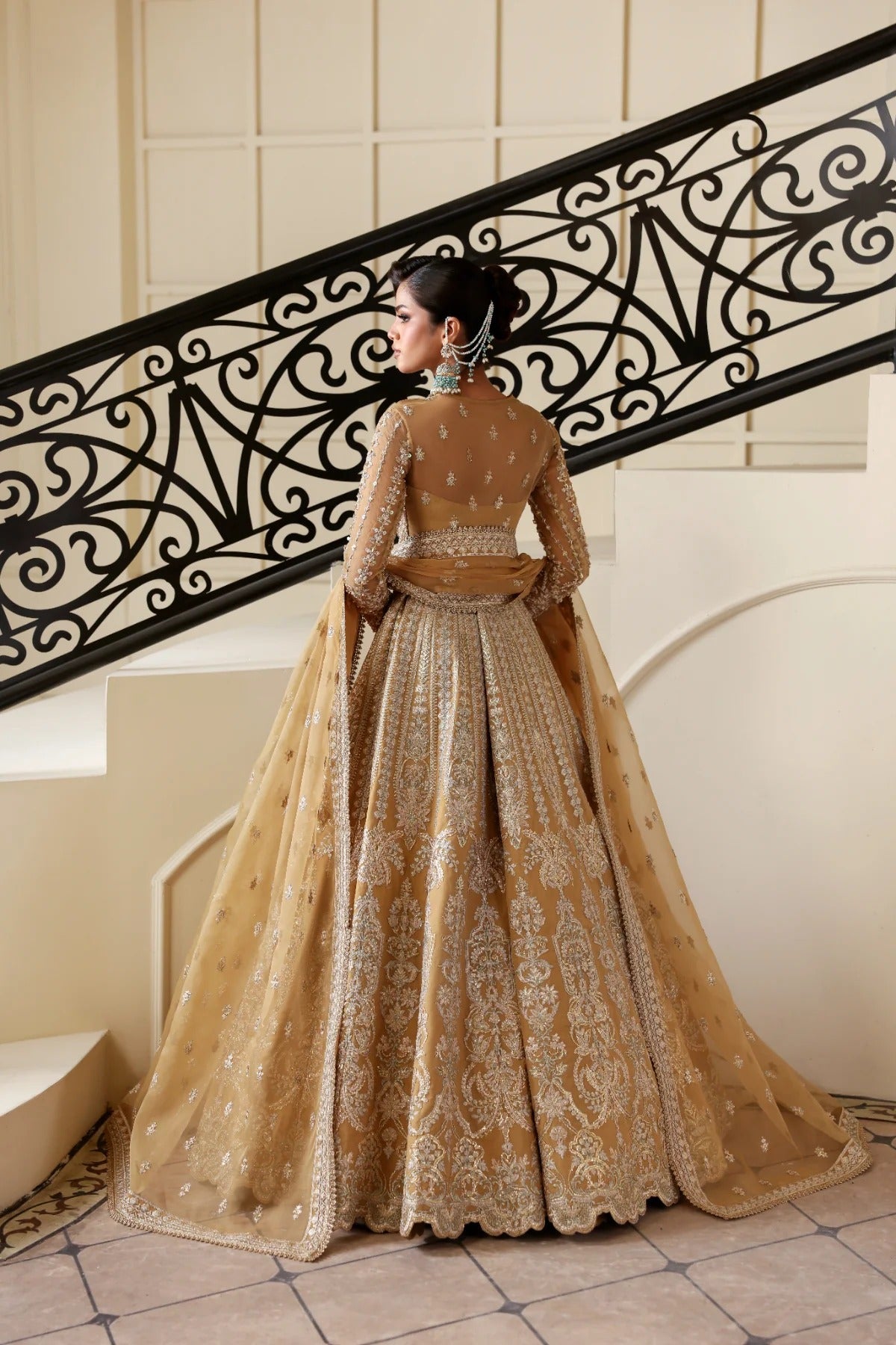 Graceful organza dress featuring hand-embellished body, sleeves, embroidered panels, and dupatta. Paired with 6 yards dyed Russian grip inner for full coverage.