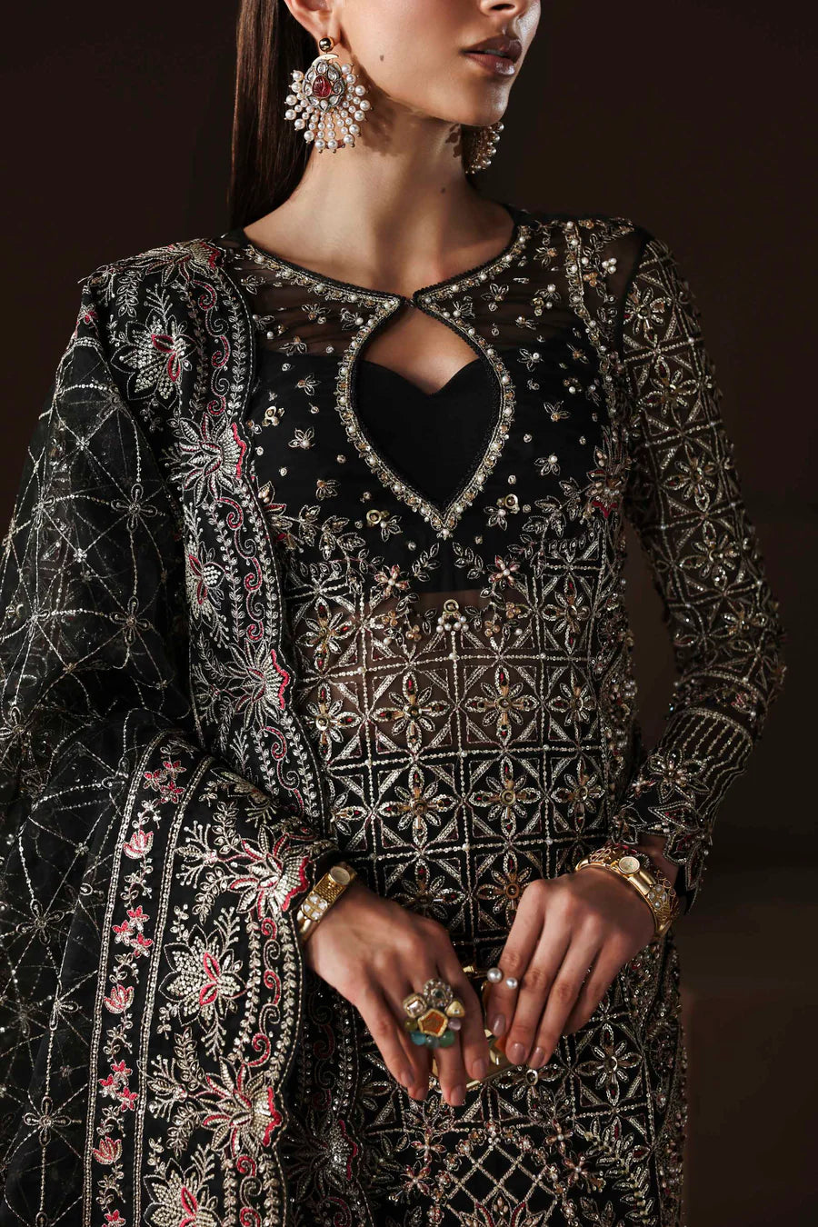 Shop organza embroidered saree with hand embellished blouse, pallu & borders. Includes raw silk inner—perfect for weddings & festive occasions.