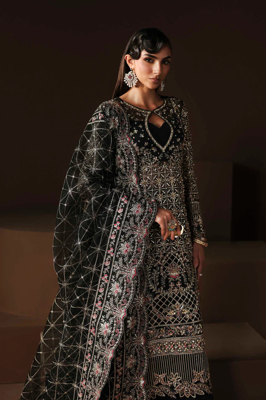 Shop organza embroidered saree with hand embellished blouse, pallu & borders. Includes raw silk inner—perfect for weddings & festive occasions.