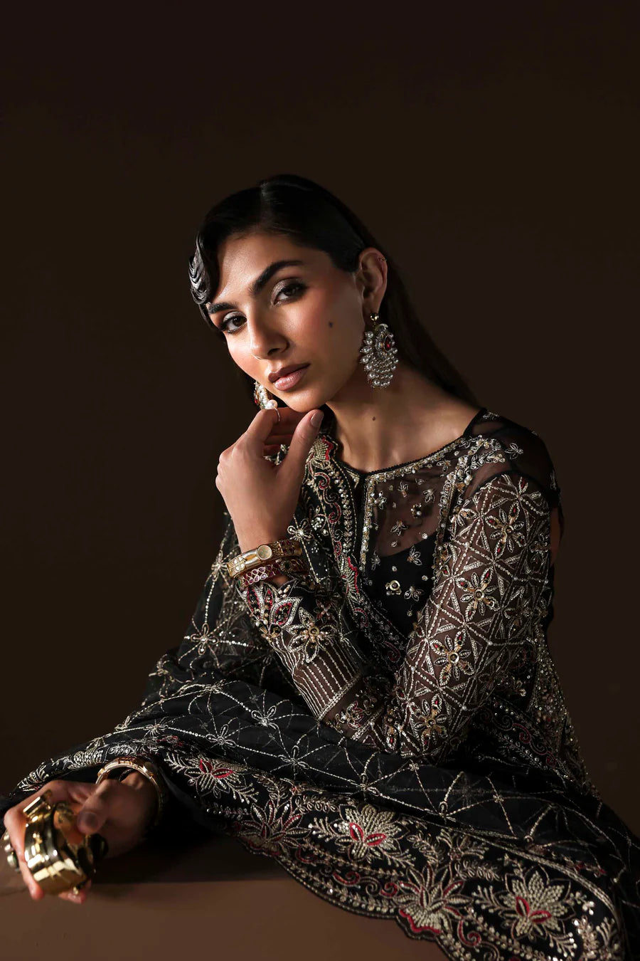Shop organza embroidered saree with hand embellished blouse, pallu & borders. Includes raw silk inner—perfect for weddings & festive occasions.