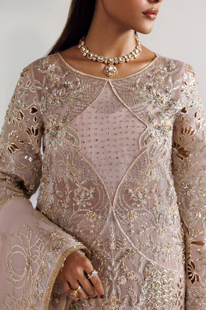 Iyla by Akbar Aslam – Pakistani wedding guest outfit