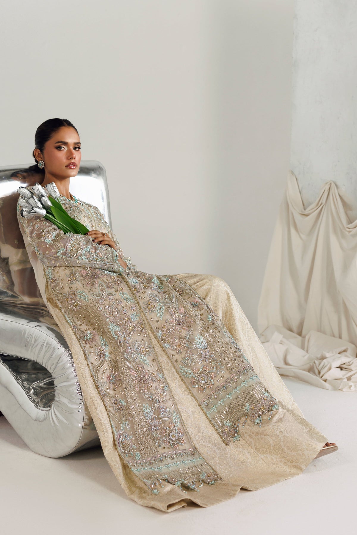 Akbar Aslam Ruya embellished sleeve border
