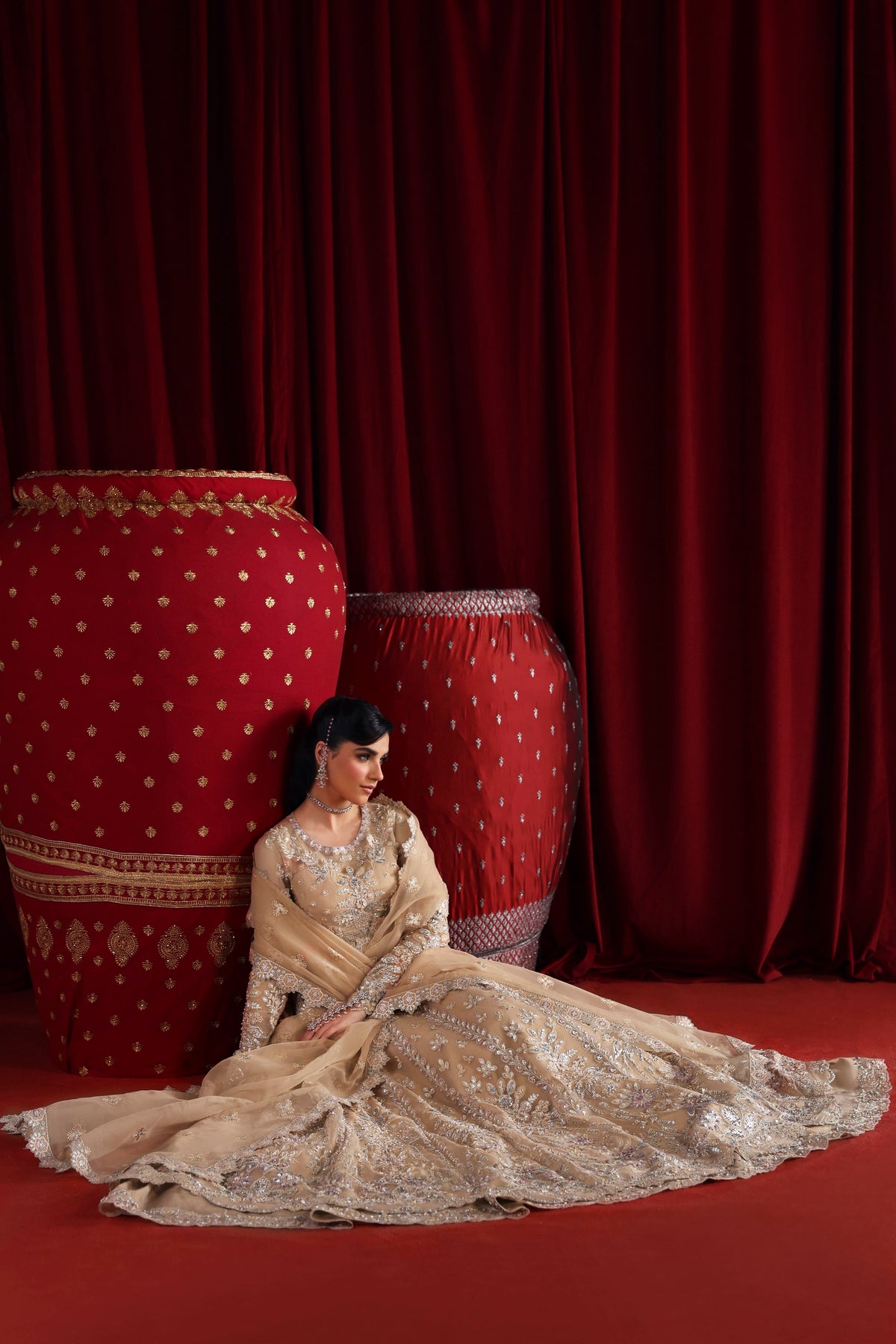 Akbar Aslam Parisa lehenga border detail