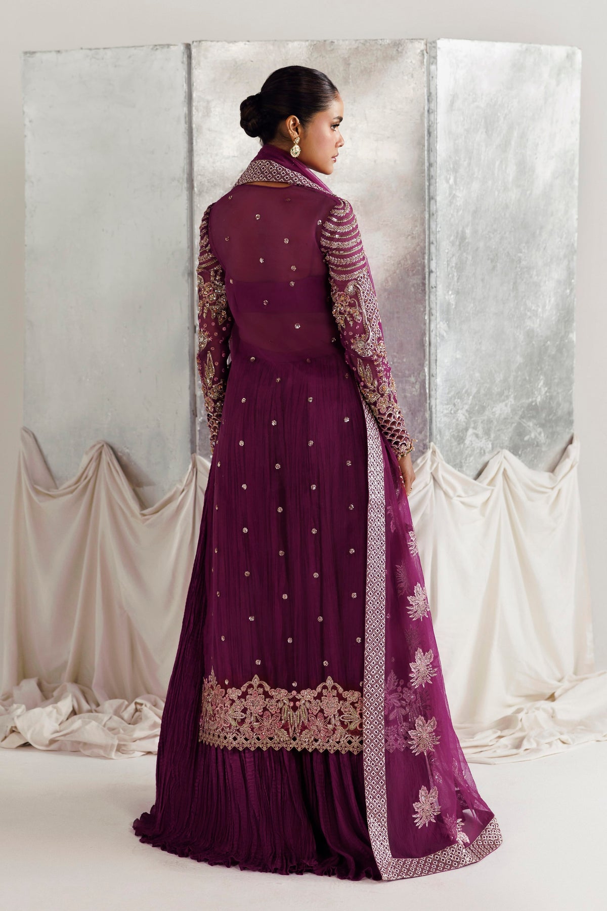 Akbar Aslam Laira embellished borders detail