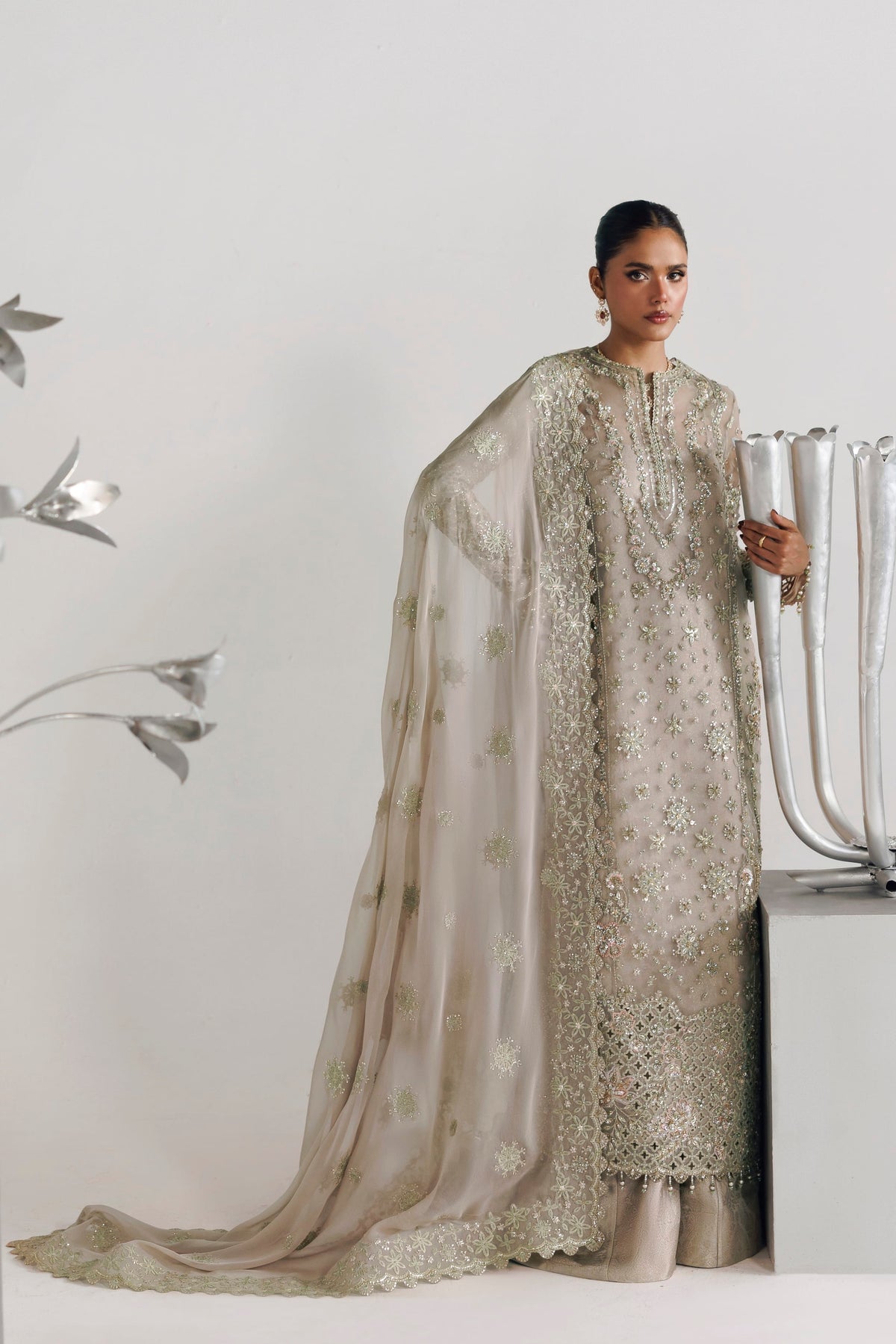 Akbar Aslam Samara embellished borders detail