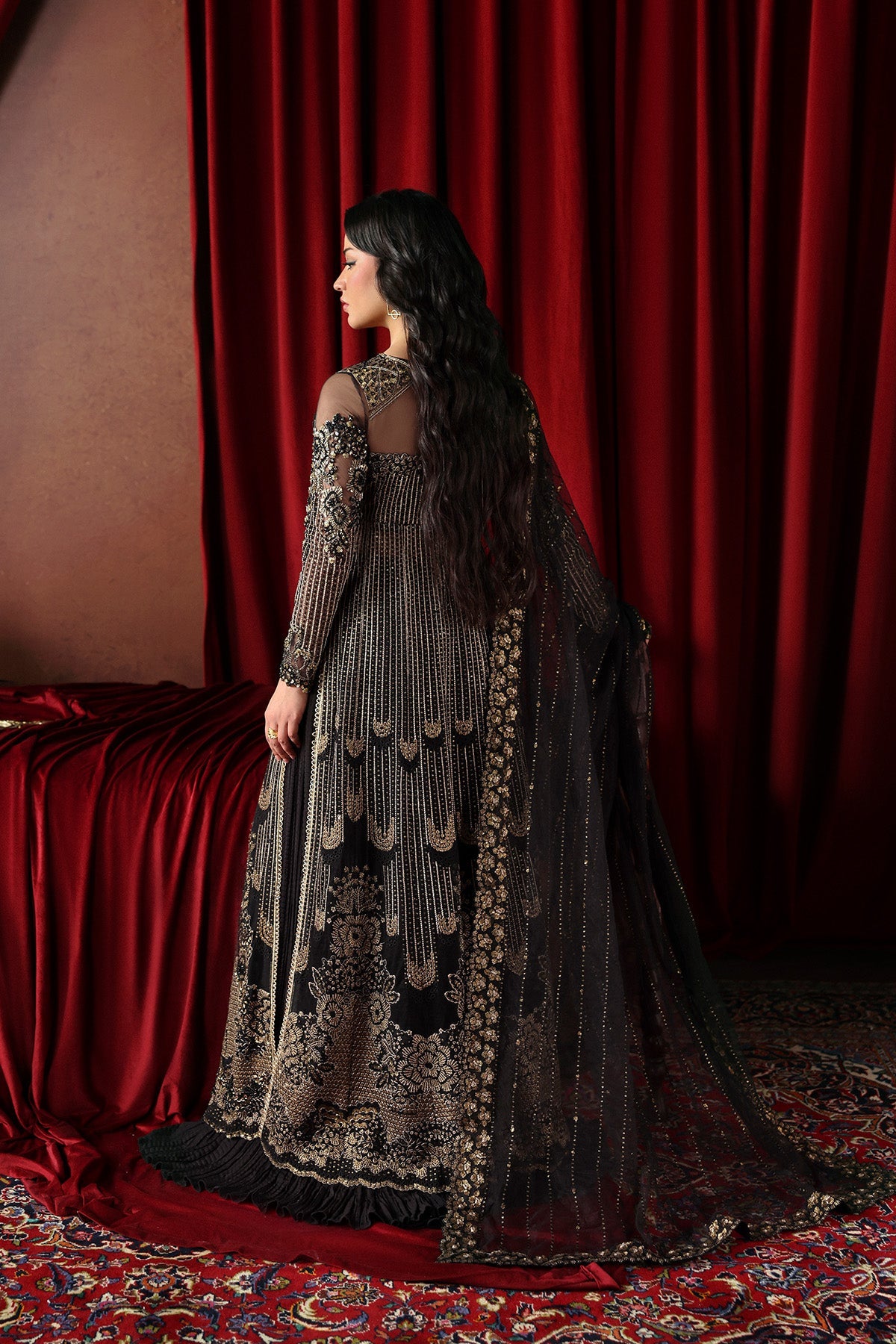 Afrozeh La Fuchsia '26 Chariot Pakistani black formal gown with dupatta